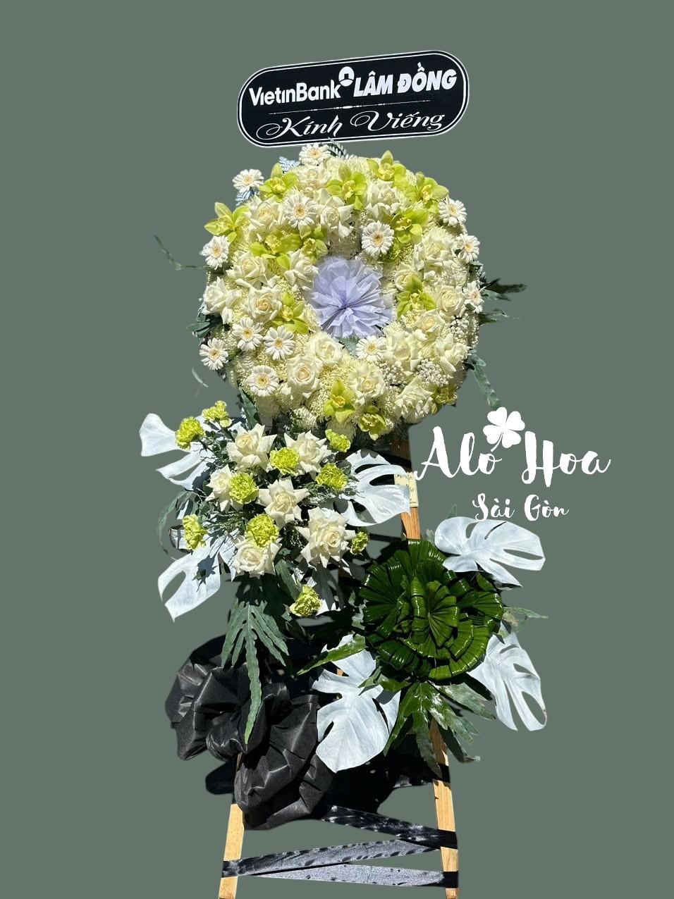 Kệ Hoa Chia Buồn Sang Trọng